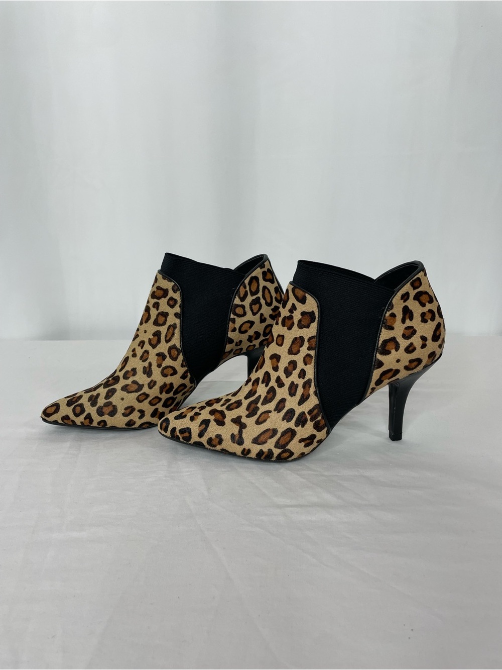 VANELi Leopard Print Calf Hair Ankle Booties 6M Pointed Kitten Heel Animal Print